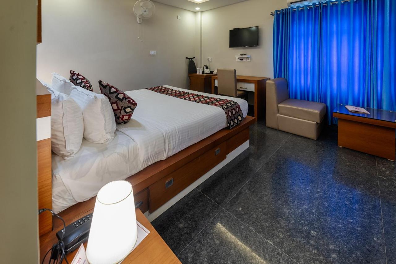ホテル Vidya Residency Thrissur エクステリア 写真